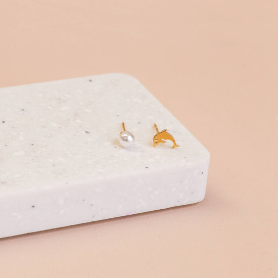 Earring Mini Dolphin and Pearl